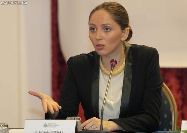 Braçe e ka me Briseda Shehajn: A e tatove koncertin e Chris Brown? 5 mijë euro tavolina…