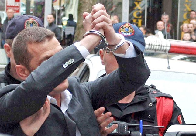 Mark Frroku lihet në burg, vetëshpallet i persekutuar politikisht