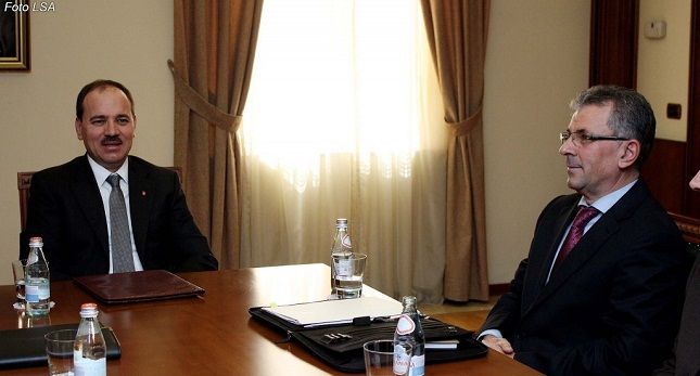 Presidenti Bujar Nishani takohet me kreun e SHISH Visho Ajazi, diskutohet për gjendjen e sigurisë së vendit