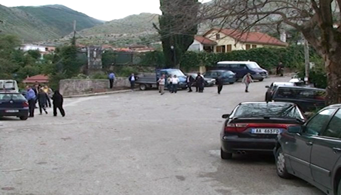 VRASJA E POLICIT NË LAZARAT/ Një plumb në kokë i mori jetën specialit, të plagosur edhe tre policë të tjerë, njëri rëndë