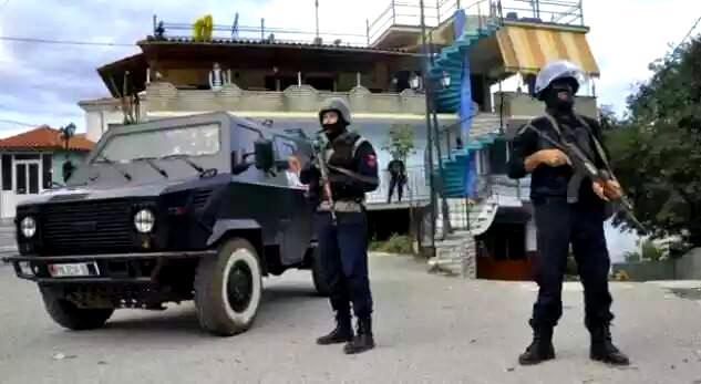 Lazart, arrestohen 5 persona, akuzohen për vrasje e trafiqe