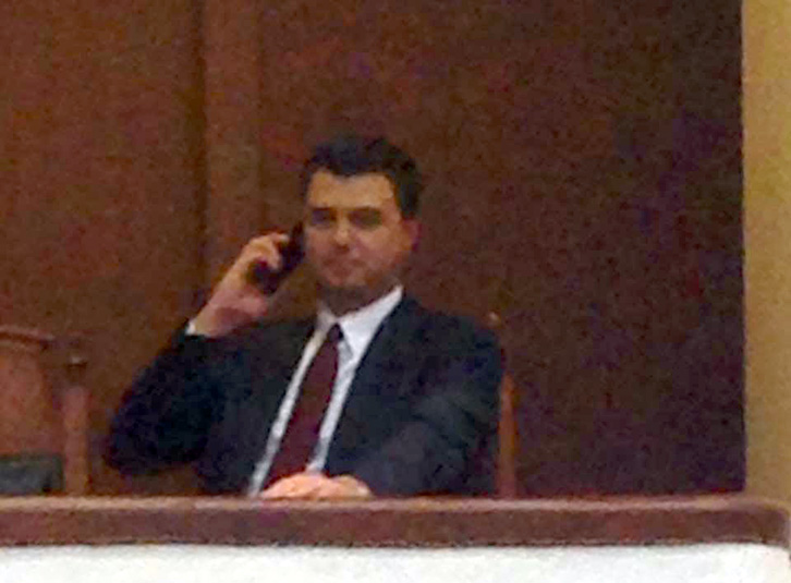 FOTO/ Drafti mbërrin në Parlament…, Basha do ndjek votimin nga lozha