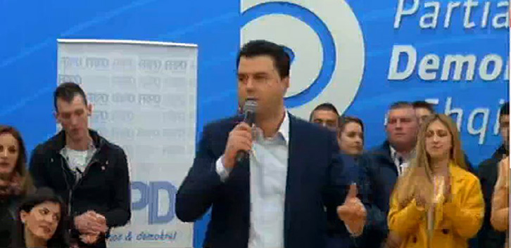 Basha ironizon Ramën: Shqiptarët duan të ikin nga Shqipëria por duan të shkojnë te PS-ja