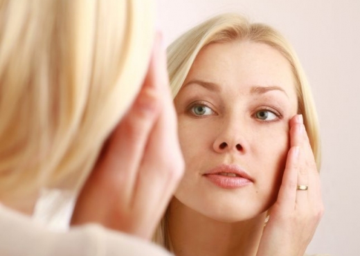 Njolla në lëkurë nga dielli, rrugët natyrale për t’i hequr