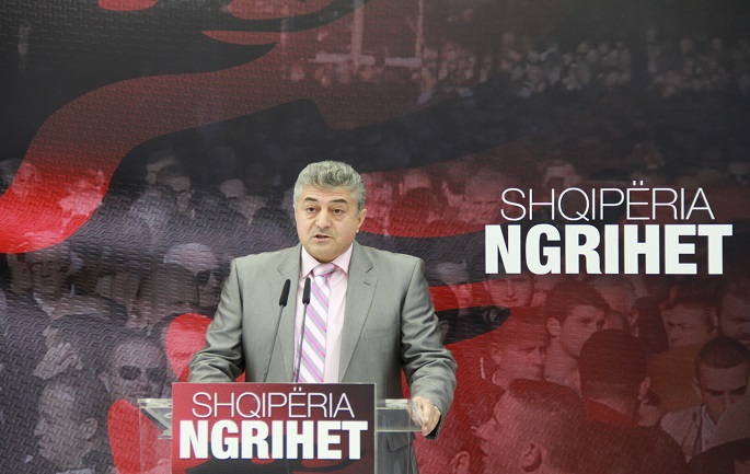 “Rrëzimi i pemëve ka bllokuar disa rrugë në Tiranë, Veliaj në fundjavë”