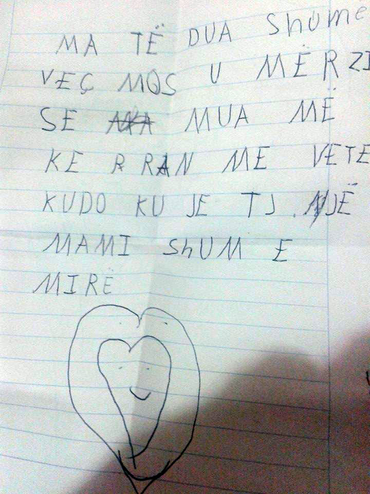 Mesazhi i fëmijës jetim për nënën e larguar nga puna