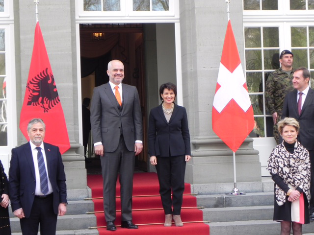 Presidentja e Zvicrës nuk ia kursen kryeministrit shqiptar: Droga problem shqetësues