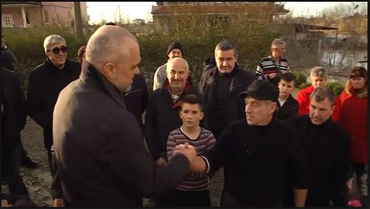 VIDEO/ I përmbyturi leksion Ramës: Avash-avash mos u nxito…!