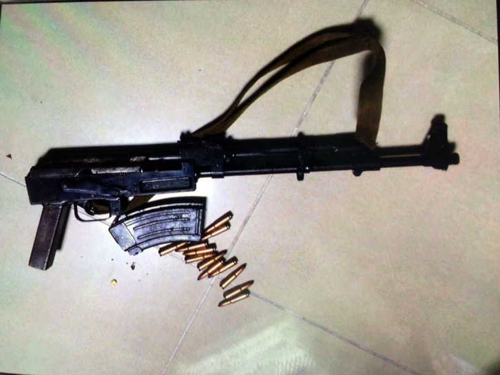 FOTO/ Lezhë, arrestohet “trimi” i fshatit, dilte shëtitje me kallashnikov