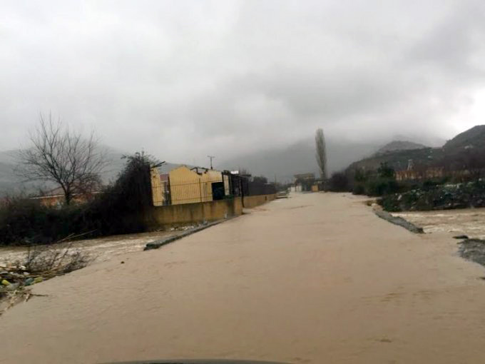 Reshjet e sotme të shiut, fillojnë përmbytjet e para