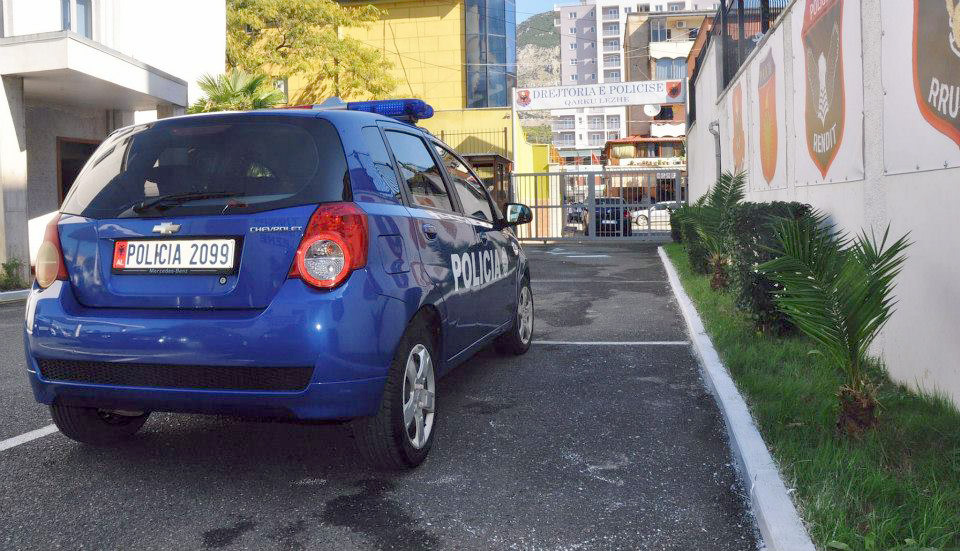 Lezhë, sulmon me granatë banesën e fqinjit