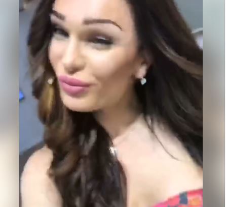 Arjan Cani, “intime” në studio me transgjinoren shqiptare Linda Rei