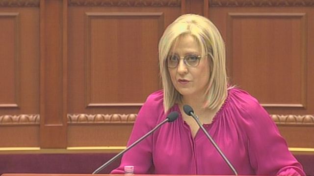 Më në fund flet në Kuvend për reformën edhe Ministrja e Arsimit Lindita Nikolla