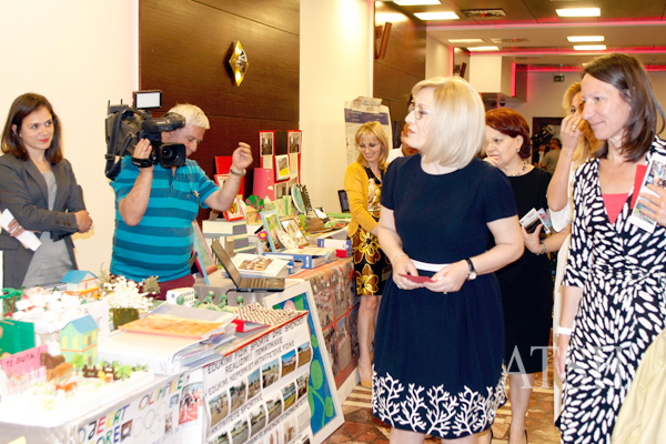 Ministrja Nikolla: Shkollat e “Gylen” të sigurta, nuk do të mbyllen, respektojnë laicitetin