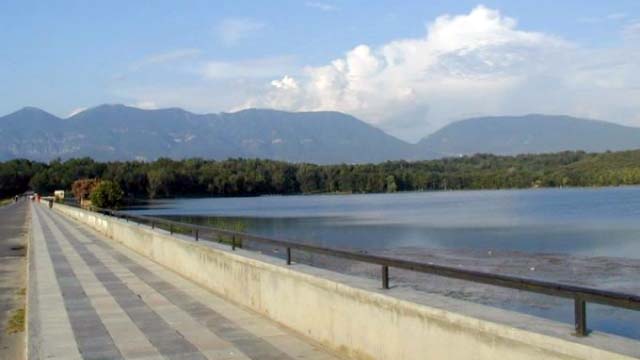 Tiranë, nxirret nga Liqeni Artificial trupi i mbytur prej disa ditësh i një mashkulli