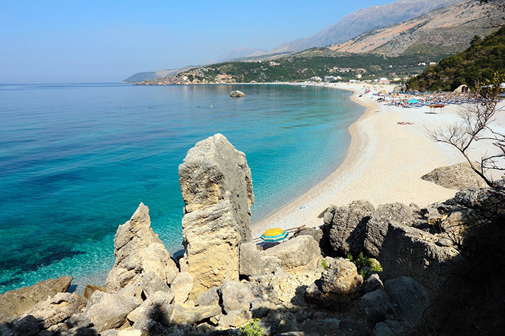 SKANDAL/ Jorgo Goro u rrëmben banorëve Livadhin dhe ua jep me koncesion “njerëzve” nga Tirana