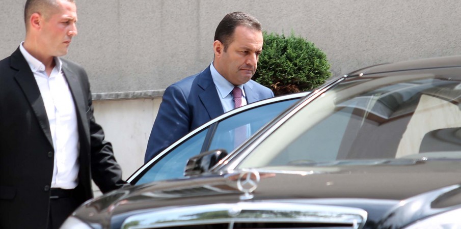 EMRAT/Llalla pezullon 2 prokurorë, dolën në krah të vrasësve