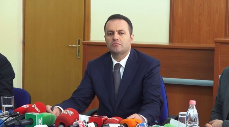 Kryeprokurori bëhet me fëmijën e tretë