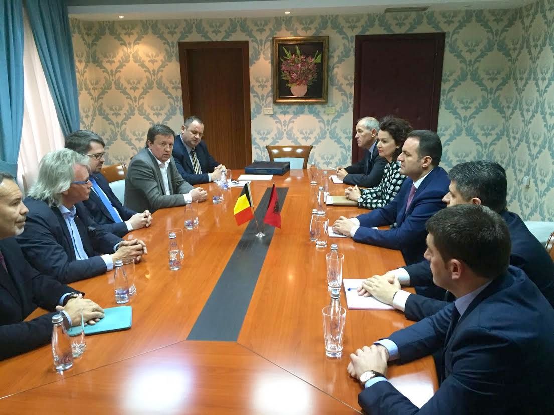 Llalla me prokurorin belg, dosje për pastrim parash në Tiranë