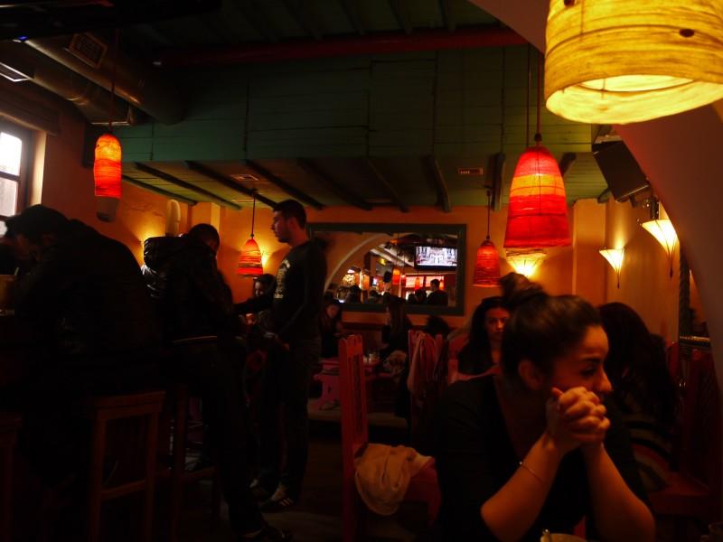 Tiranë, arrestohet kameriere “Ela”, vidhte xhirot e lokaleve të Bllokut