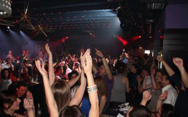 BALERINA/Durrës, policia ndalon 12 vajza në lokale nate, 34 persona në komisariat