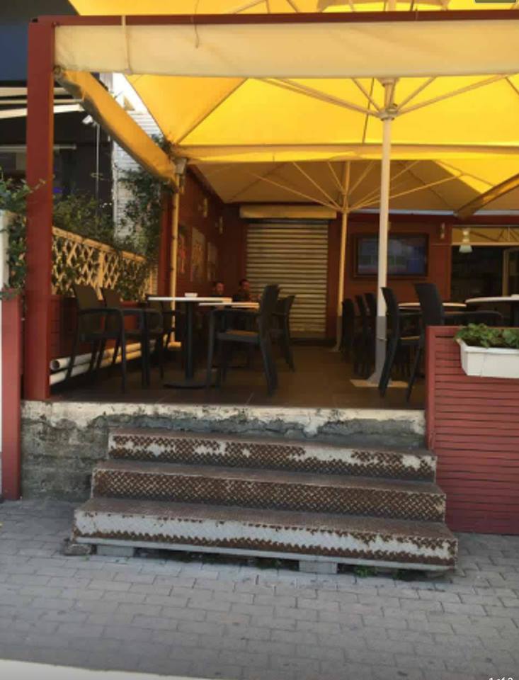 FOTO/Ta bën lokalin para derës dhe nuk pyet njeri…