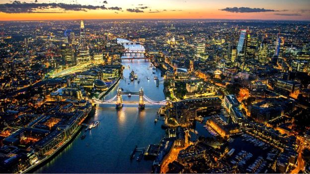 Britania e Madhe bën revolucion në familje, autorizon konceptimin e bebeve nga tre prindër