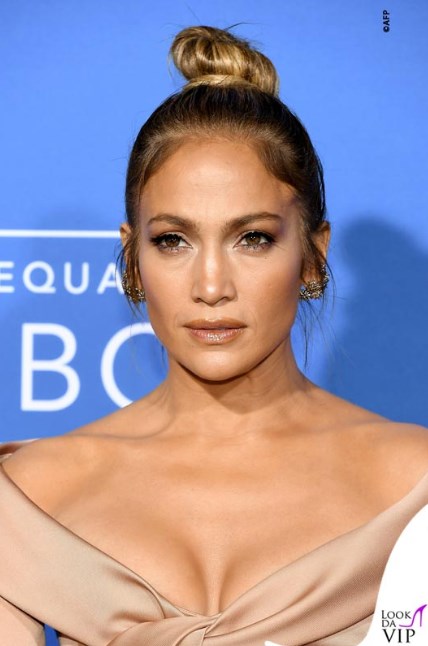 FOTO/ Jennifer Lopez e tregon edhe zogun deri …