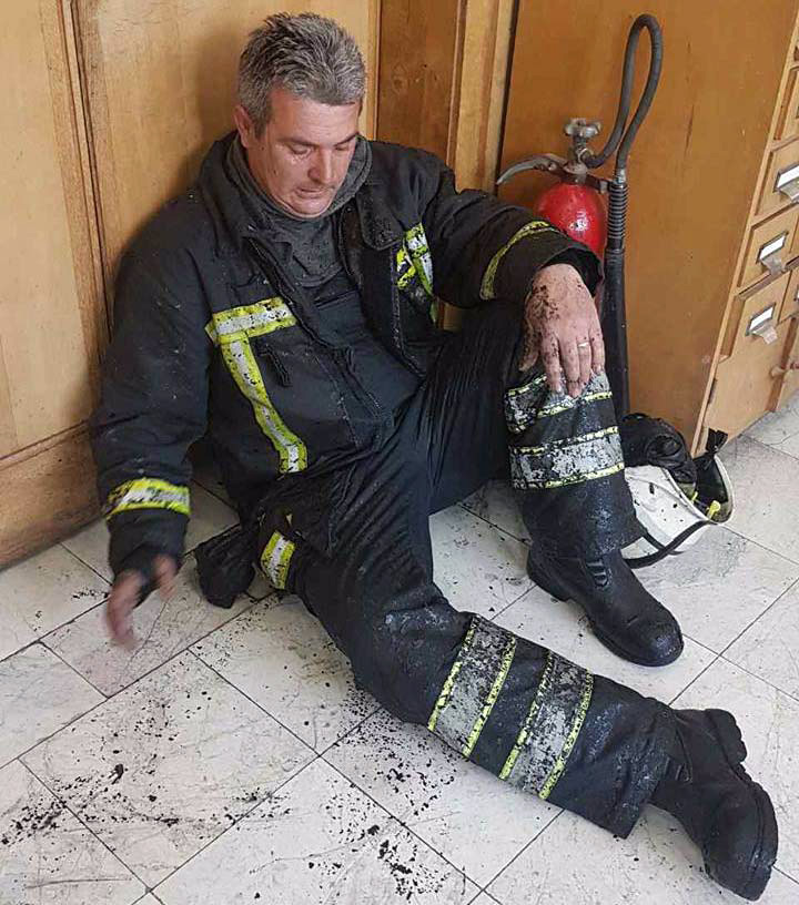 Flet heroi: Zjarrfikësve ju hoqën trajtimin si “forca speciale”, uniformat tona janë …!