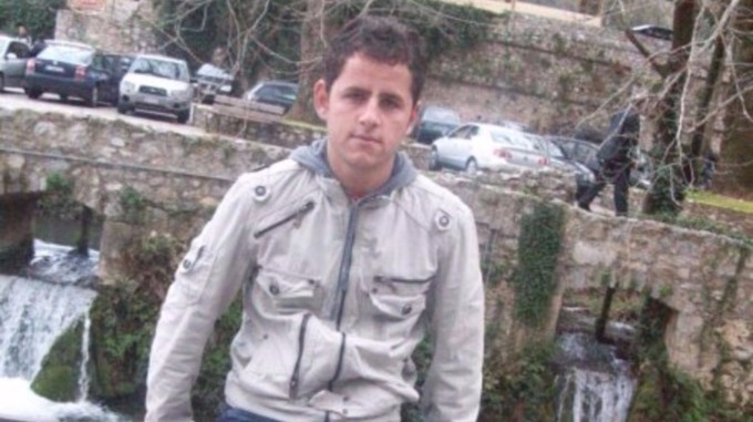 FOTO/ Deputeti anglez ndërkombëtarizon “rrëmbimin” nga spitali prej policisë të shqiptarit Lorenc Hoxha