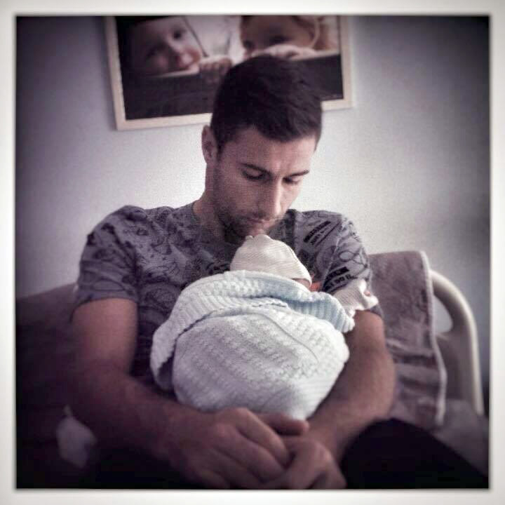 FOTO LAJM/ Lorik Cana foto me djalin e porsalindur dhe një urim për Bajramin