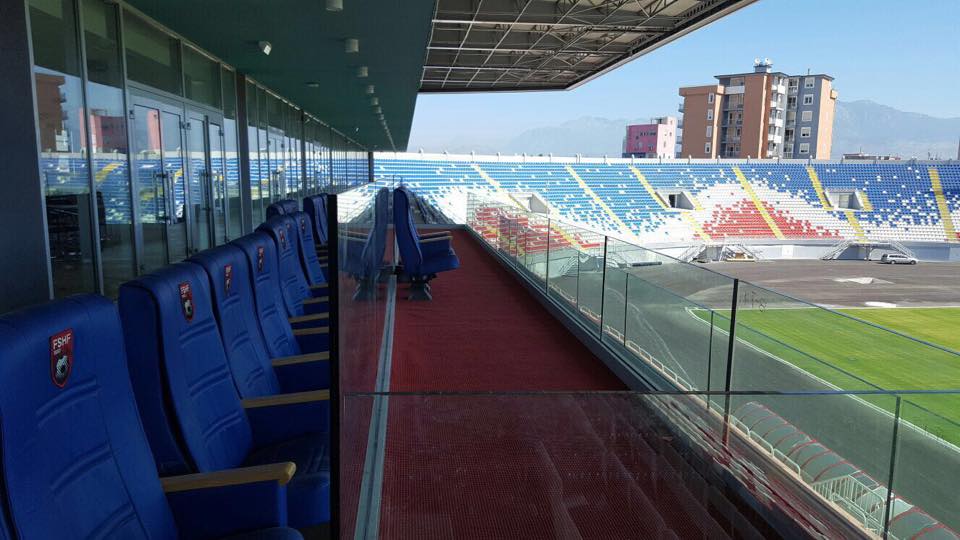 FOTOGALERI/ Anësoret e çuditshme të stadiumit “Loro Boriçi” në Shkodër
