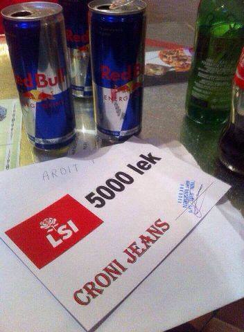 FOTO LAJM/ Filloi shit-blerja, një votë 50 mijë lekë dhe dy pije energjike