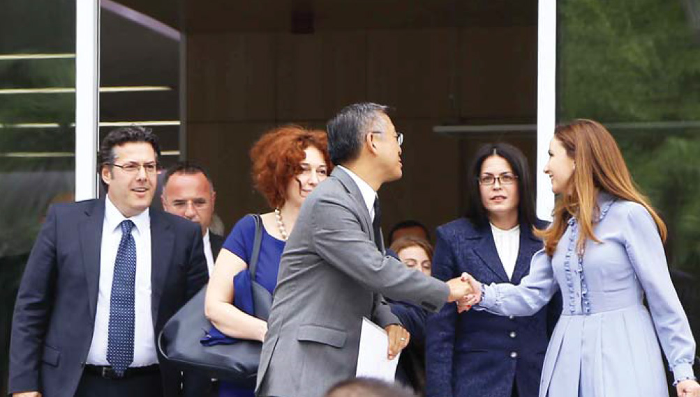 Debati në mbledhjen e deputetëve të PD me ambasadorët, çfarë nuk është bërë publike