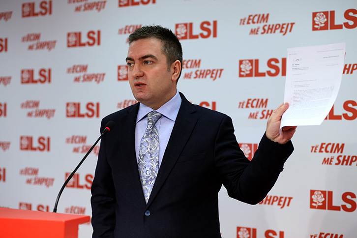 Luan Rama merr leje dhe del para gazetarëve me “bekimin” e LSI-së