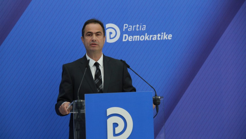 Boçi: Edi Ramën e lidhin me Brukselin vetëm skandalet