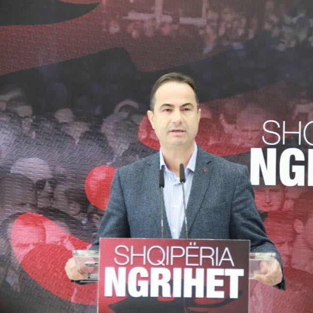 Boçi sulmon presidentin e “Mesdhetarit” Angjelin: Në universitetin e tij merren diploma edhe duke u larë si turist në Mesdhe