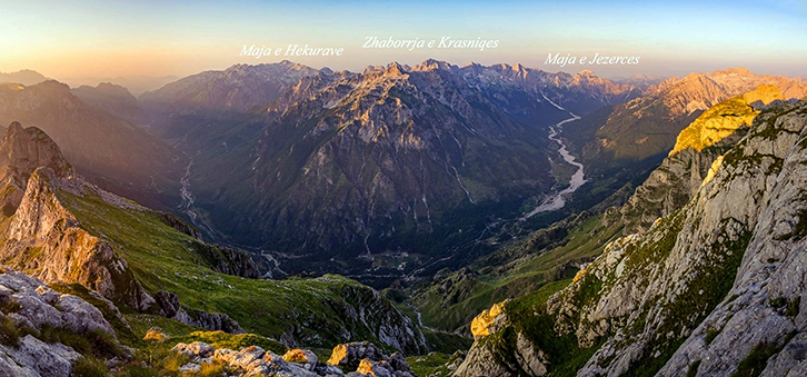 FOTO LAJM/ Lugina e Valbonës, majat e Hekurave, Zhaborrja e Krasniqes dhe e Jezercës të para nga Bjeshkët e Nemuna
