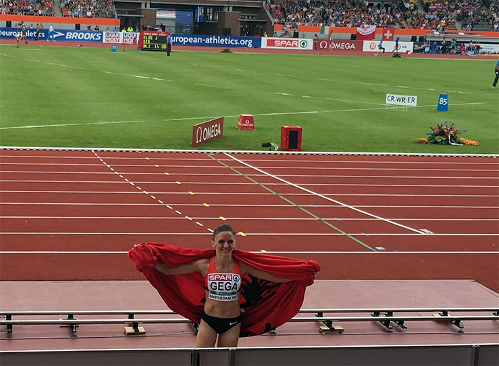 SHKËLZEN BERISHA/ Flamuri partisë para Flamurit Kombëtar