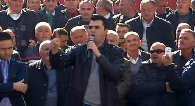 Naftëtarët i bashkohen çadrës së protestës, Basha: Rama e Meta të darkojnë bashkë, pazare s’ka, vetëm qeveri teknike