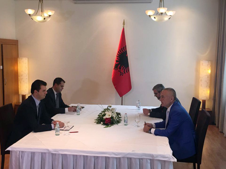 Përfundon takimi Basha – Meta