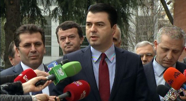 Basha takon aleatët, merr mbështetje për qeveri teknike