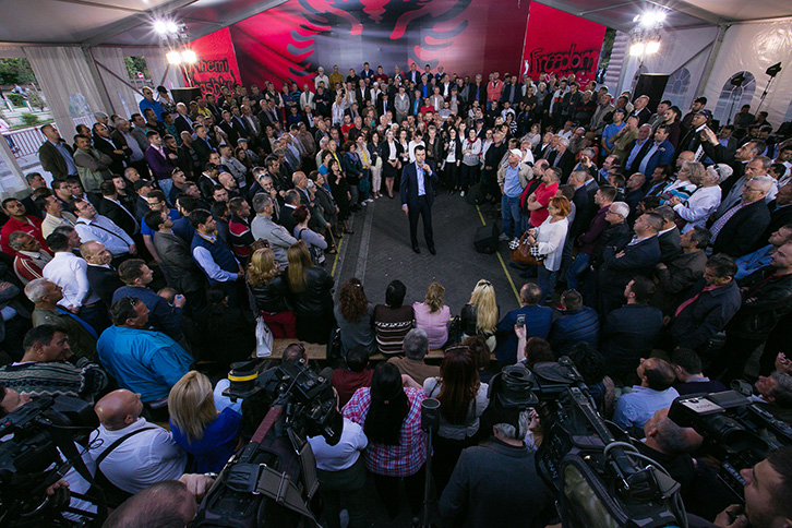 Basha: Çadra vazhdon misionin e saj