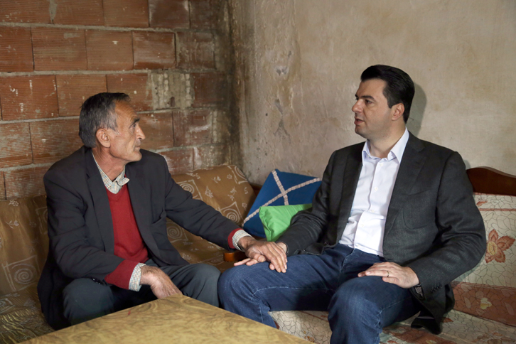 Basha: Familjeve të varfra do t’u paguajë energjinë elektrike deri në 200 KW dhe faturën e ujit