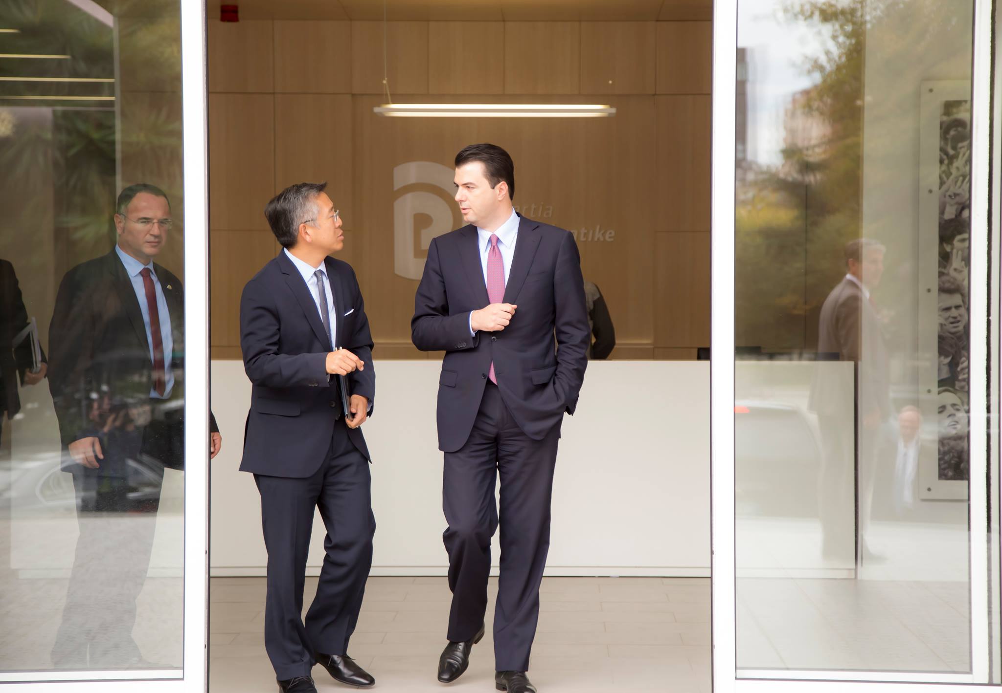 Lulzim Basha drekon me ambasadorin Donald Lu