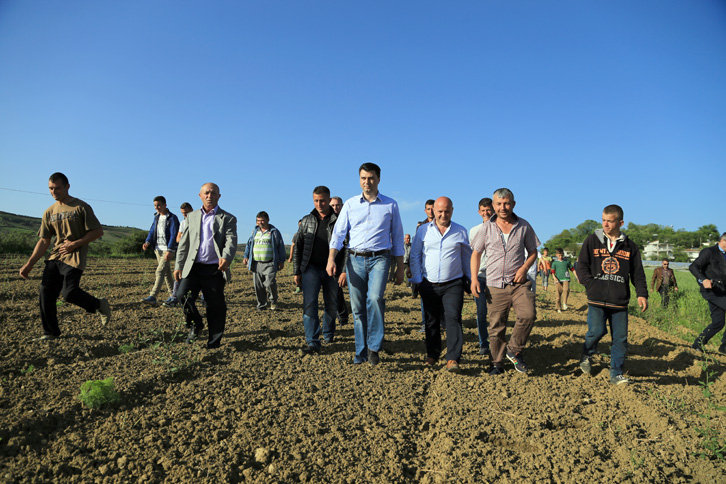 Basha: Të djathtë e të majtë të shporrim me votë këtë kastë oligarkike