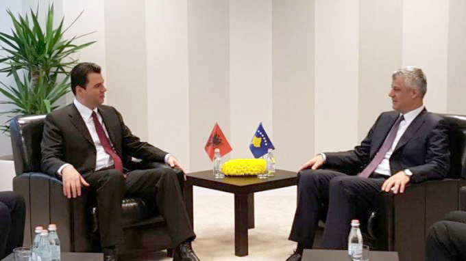 AXHENDA/ Lulzim Basha fillon vizitën në Kosovë, takon Hashim Thacin