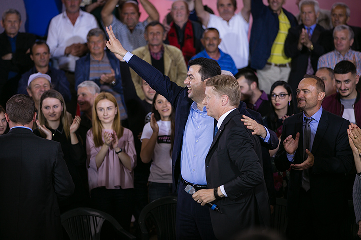 Senatori italian: Nesër të bashkohemi në protestë, jo kriminelë në jetën politike