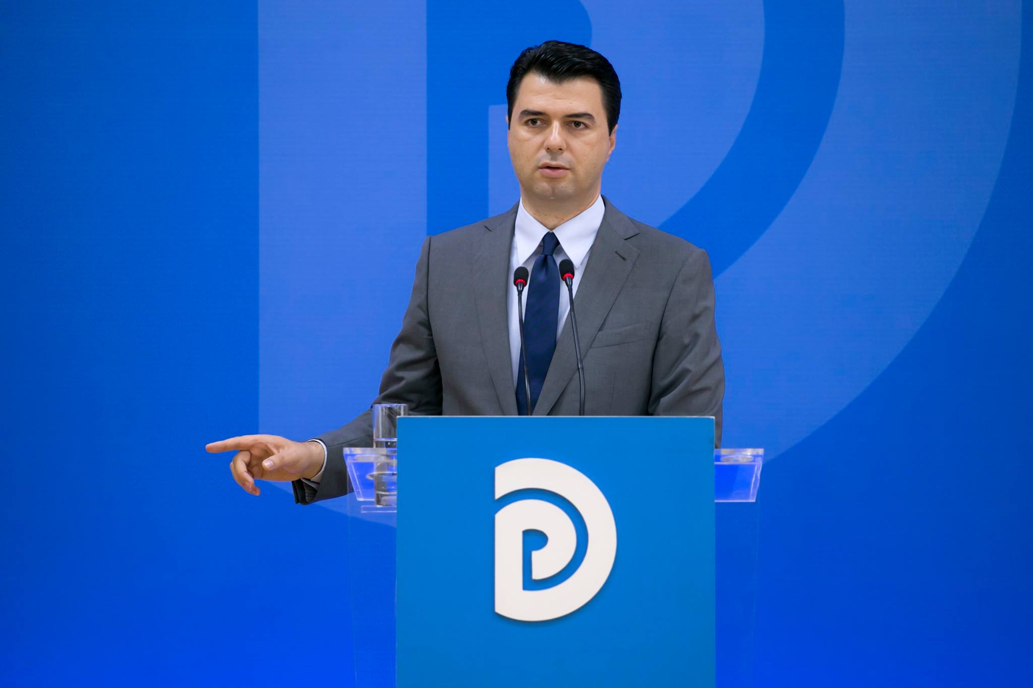 Lulzim Basha: Do përvëlojmë Parlamentin nëse blini edhe një votë