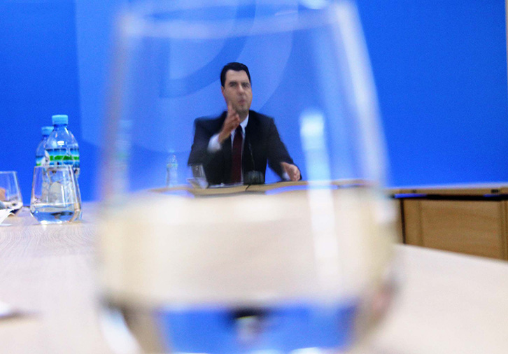 Lulzim Basha drekë me ambasadorët e BE